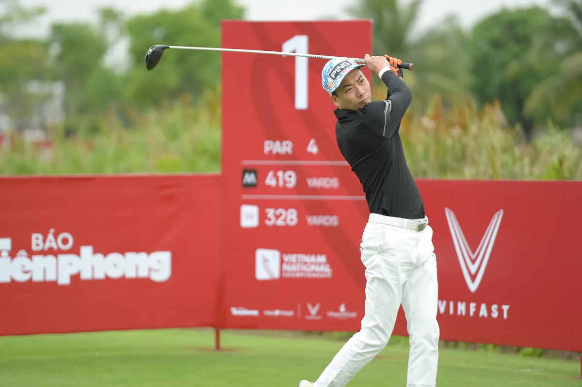 Giải golf v&ocirc; địch Quốc gia 2022: Nhiều bất ngờ ghi nhận trong ng&agrave;y thi đấu đầu ti&ecirc;n - Ảnh 1.