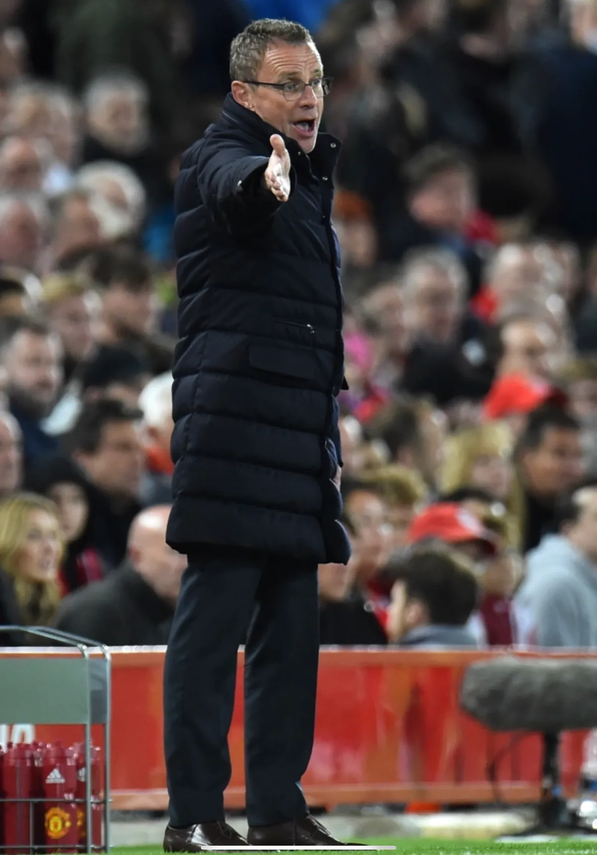 Ralf Rangnick tiết lộ Man Utd c&oacute; thể k&yacute; 10 bản hợp đồng mới để t&aacute;i thiết đội h&igrave;nh dưới thời huấn luyện vi&ecirc;n mới - Ảnh 1.