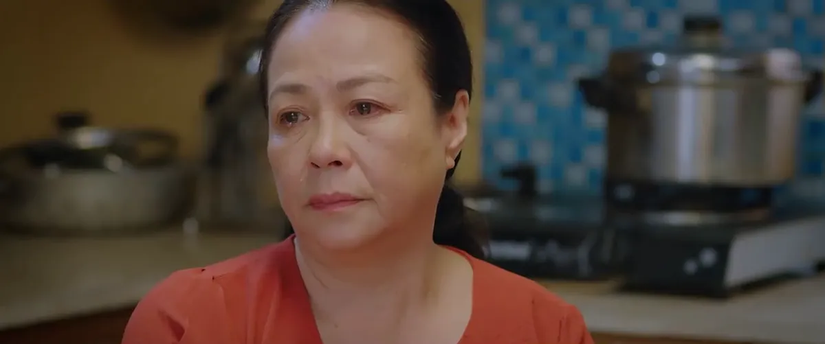 Thương ng&agrave;y nắng về 2 - Tập 9: Trang trở về xin lỗi, mẹ Nga c&oacute; tha thứ? - Ảnh 2.