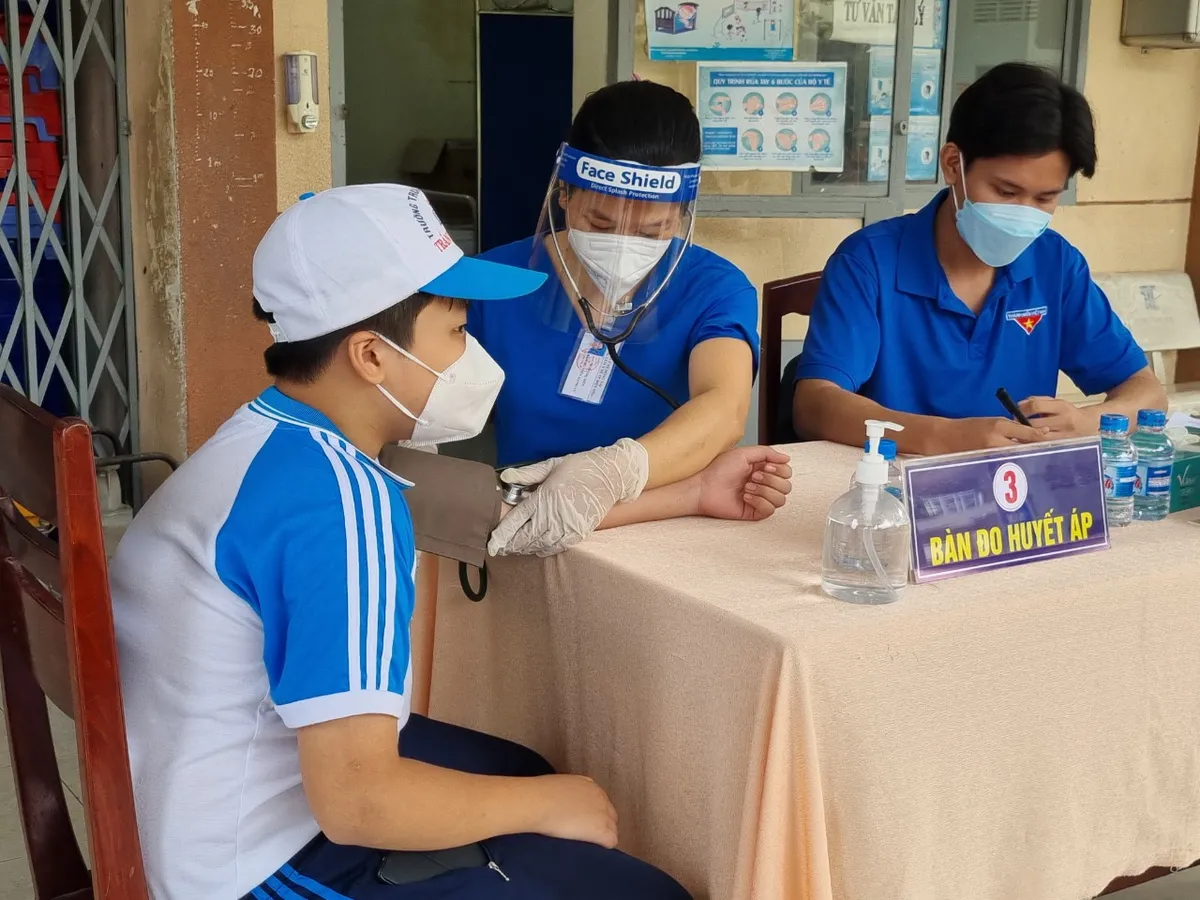 Đồng Nai đẩy nhanh tiến độ tiêm vaccine phòng COVID-19 cho trẻ từ 5 đến dưới 12 tuổi - Ảnh 2.