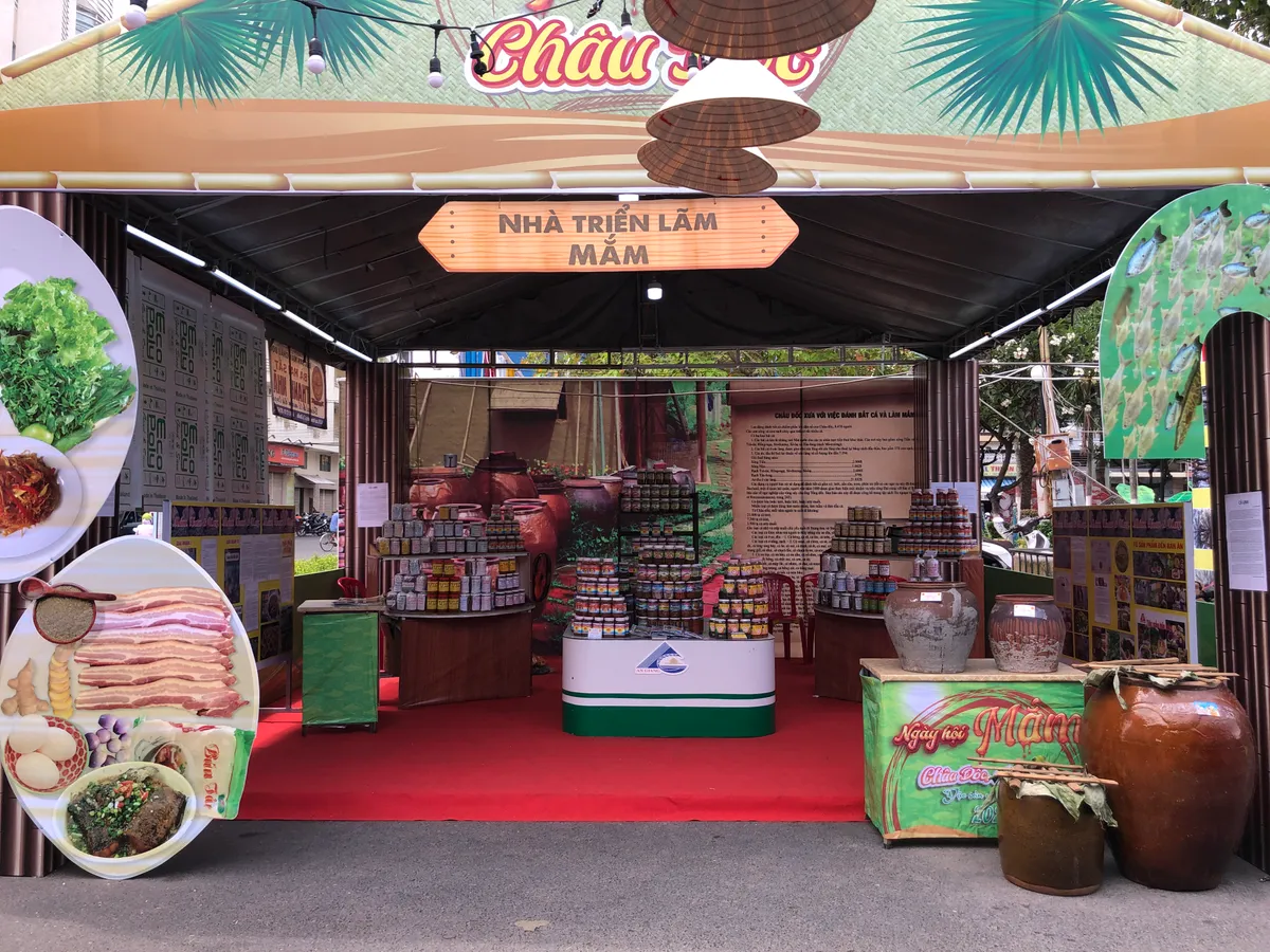 Ch&acirc;u Đốc lập kỷ lục c&oacute; nhiều cơ sở l&agrave;m mắm Nam bộ nhất Việt Nam - Ảnh 1.