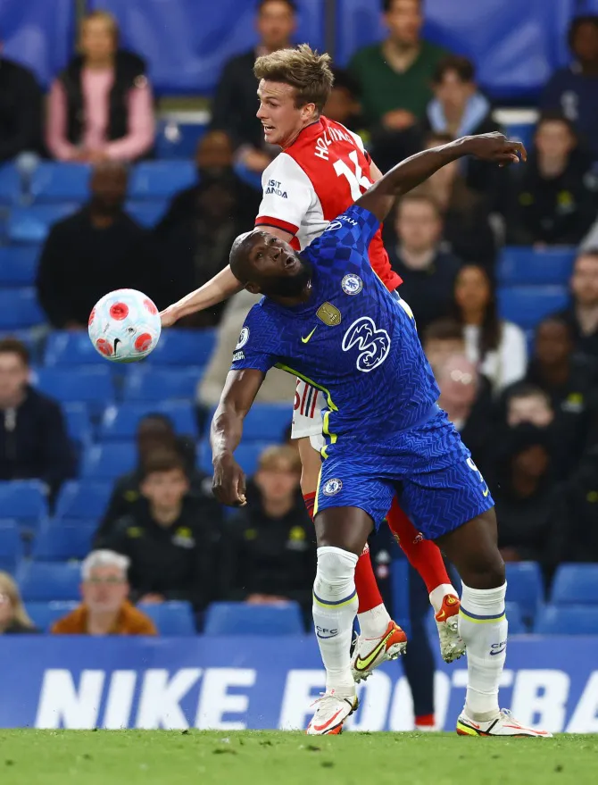 Mạng x&atilde; hội chỉ tr&iacute;ch Lukaku thậm tệ sau m&agrave;n tr&igrave;nh diễn ở trận thua trước Arsenal - Ảnh 1.