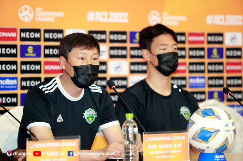 HLV Kiatisak (HAGL): “Jeonbuk là đội bóng lớn của châu Á” - Ảnh 2.