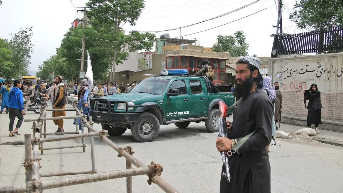 Nổ tại nhà thờ Hồi giáo ở miền Bắc Afghanistan, hàng chục người thiệt mạng - Ảnh 1.