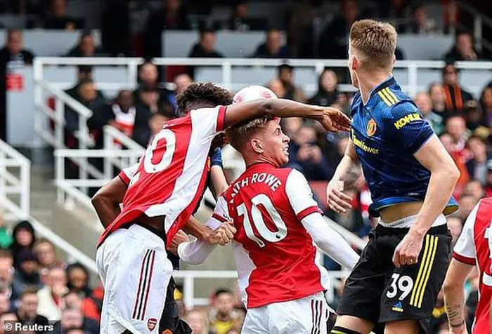 Thắng đậm Man Utd, Arsenal trở lại top 4 giải Ngoại hạng Anh - Ảnh 3. Thắng đậm Man Utd, Arsenal trở lại top 4 giải Ngoại hạng Anh - Ảnh 3.