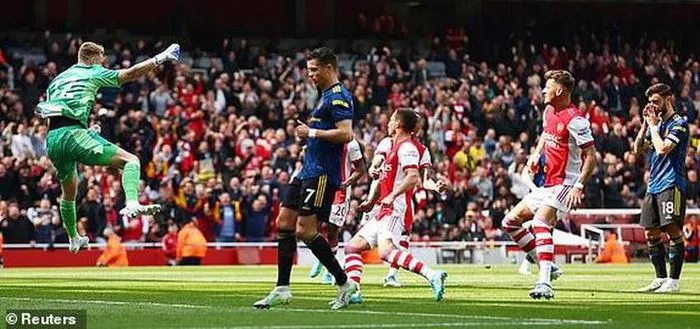 Thắng đậm Man Utd, Arsenal trở lại top 4 giải Ngoại hạng Anh - Ảnh 4. Thắng đậm Man Utd, Arsenal trở lại top 4 giải Ngoại hạng Anh - Ảnh 4.