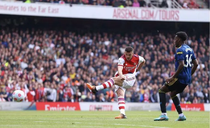 Thắng đậm Man Utd, Arsenal trở lại top 4 giải Ngoại hạng Anh - Ảnh 5. Thắng đậm Man Utd, Arsenal trở lại top 4 giải Ngoại hạng Anh - Ảnh 5.