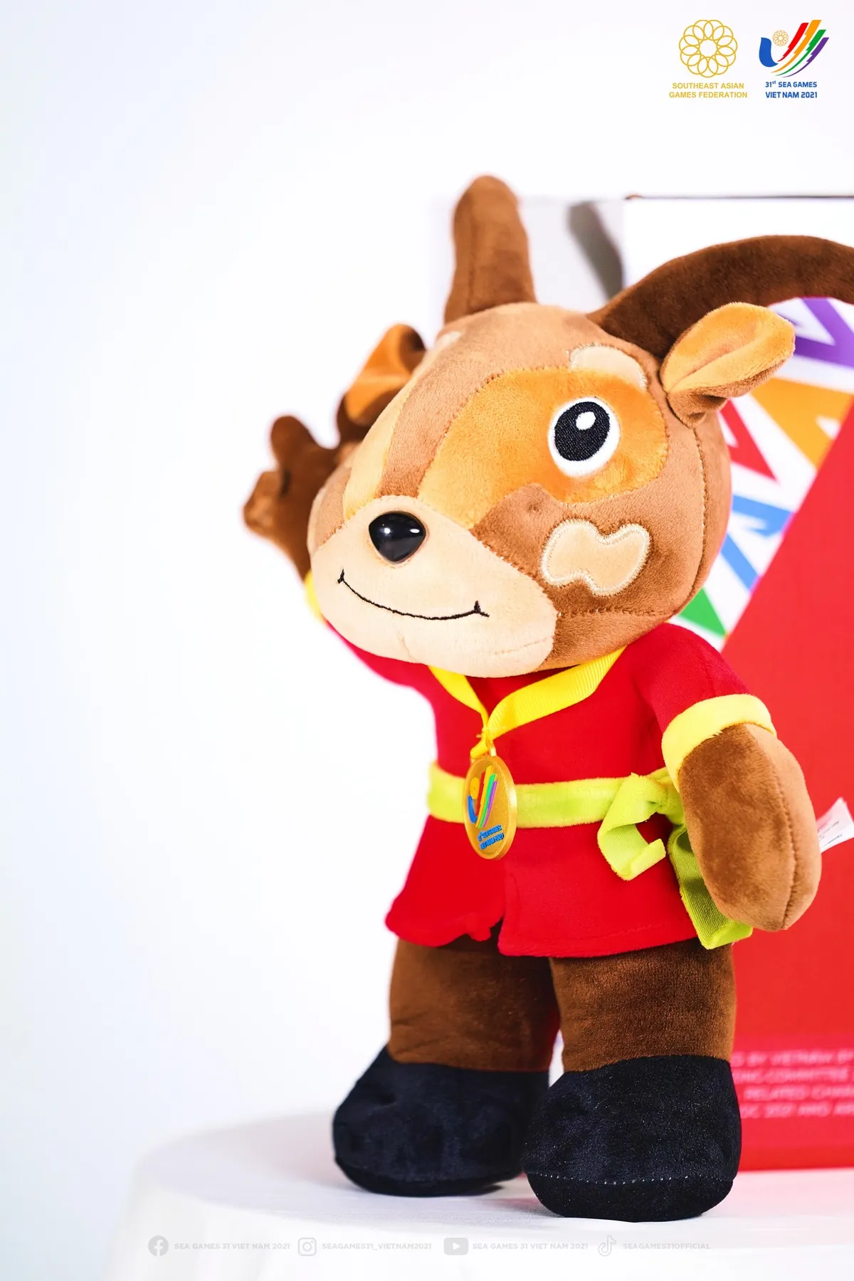 ẢNH: Sao La – linh vật SEA Games 31 ra mắt người hâm mộ phiên bản thú nhồi bông - Ảnh 3.