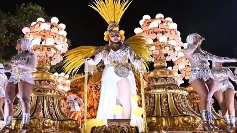 Lễ hội Carnival đầy màu sắc trở lại sau hai năm dịch bệnh - Ảnh 2.