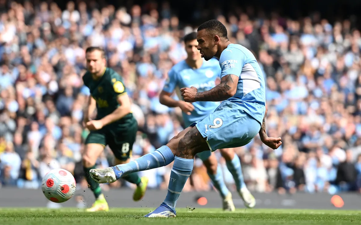 Gabriel Jesus lập poker, Man City tạm hơn Liverpool 4 điểm - Ảnh 1.