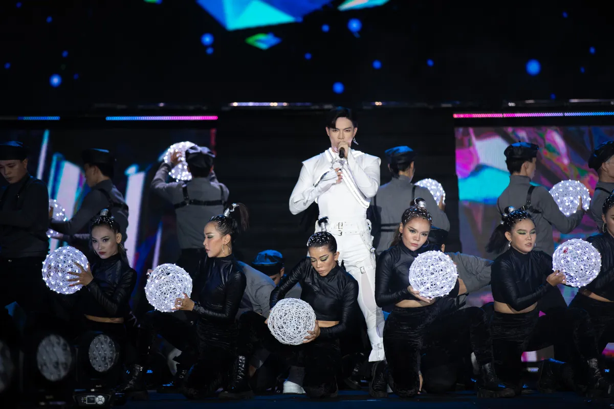 Đại nhạc hội Light Up Viet Nam do VPBank tổ chức b&ugrave;ng nổ với 3 triệu lượt xem livestream - Ảnh 8.