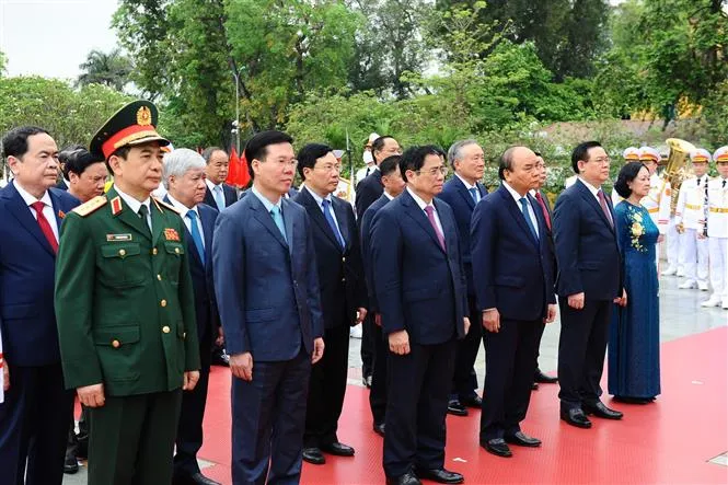 Lãnh đạo Đảng, Nhà nước vào lăng viếng Chủ tịch Hồ Chí Minh - Ảnh 4.