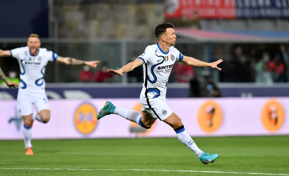 Thua ngược Bologna, Inter Milan sảy chân trên đường đua vô địch Serie A - Ảnh 1. Thua ngược Bologna, Inter Milan sảy chân trên đường đua vô địch Serie A - Ảnh 1.