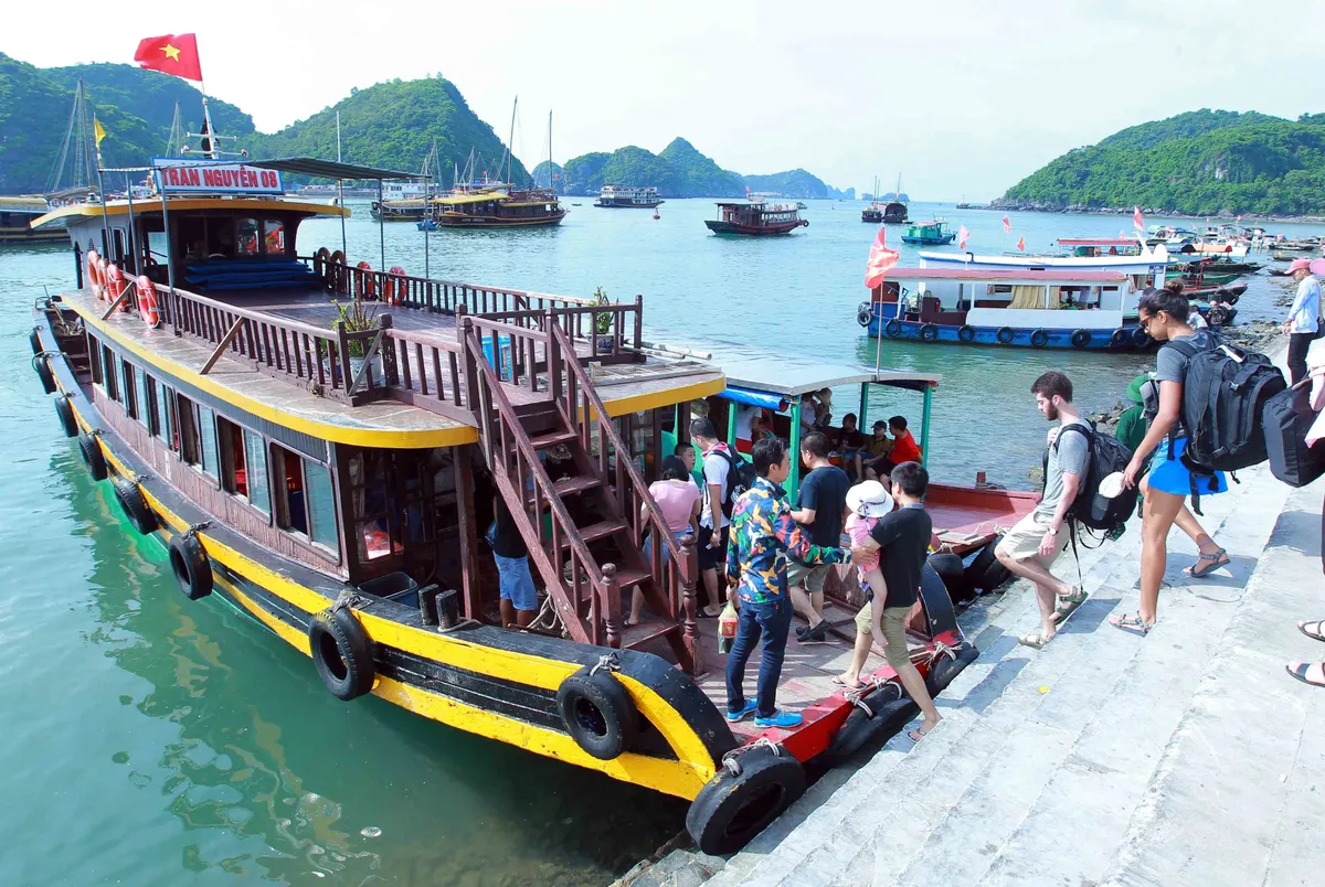 Hải Phòng tạm dừng chở xe ô tô con, xe tải qua phà Gót dịp lễ 30/4 - 1/5 - Ảnh 1.