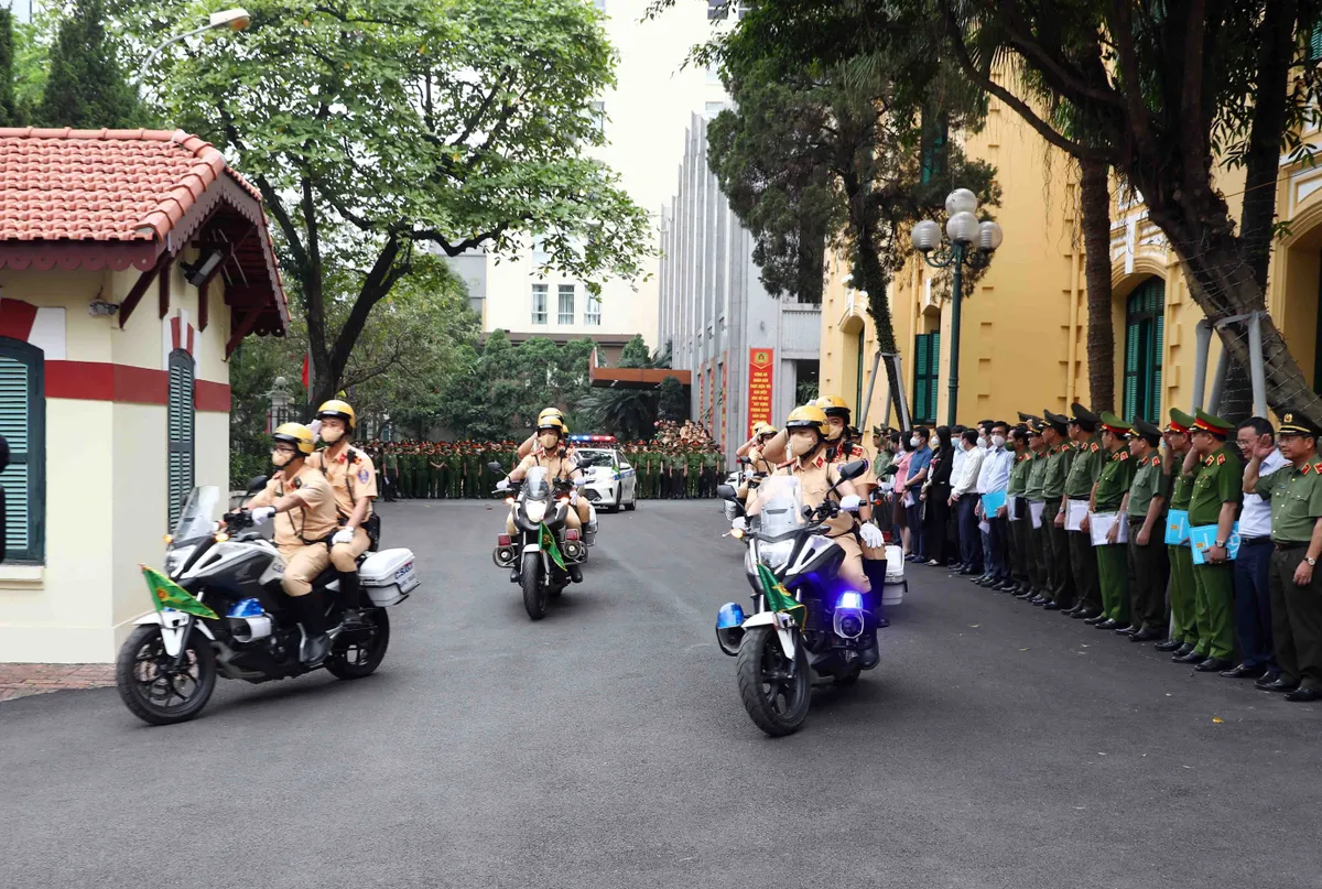 Công an Hà Nội ra quân bảo đảm an ninh, trật tự cho SEA Games 31 - Ảnh 8.