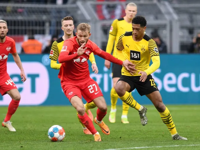 Thua toàn diện trước Leipzig, Dortmund bị Bayern bỏ xa 9 điểm - Ảnh 1. Thua toàn diện trước Leipzig, Dortmund bị Bayern bỏ xa 9 điểm - Ảnh 1.