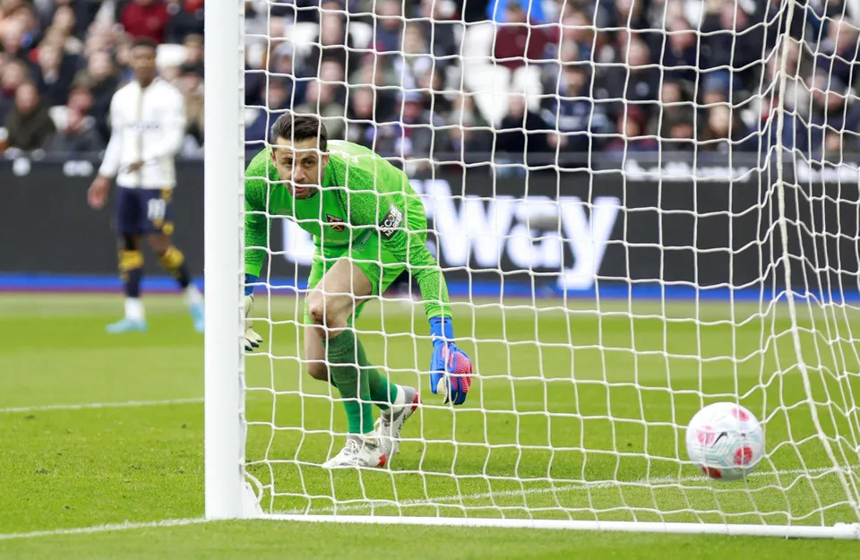 Thắng Everton, West Ham đẩy Man Utd khỏi nhóm dự cúp châu Âu - Ảnh 2. Thắng Everton, West Ham đẩy Man Utd khỏi nhóm dự cúp châu Âu - Ảnh 2.