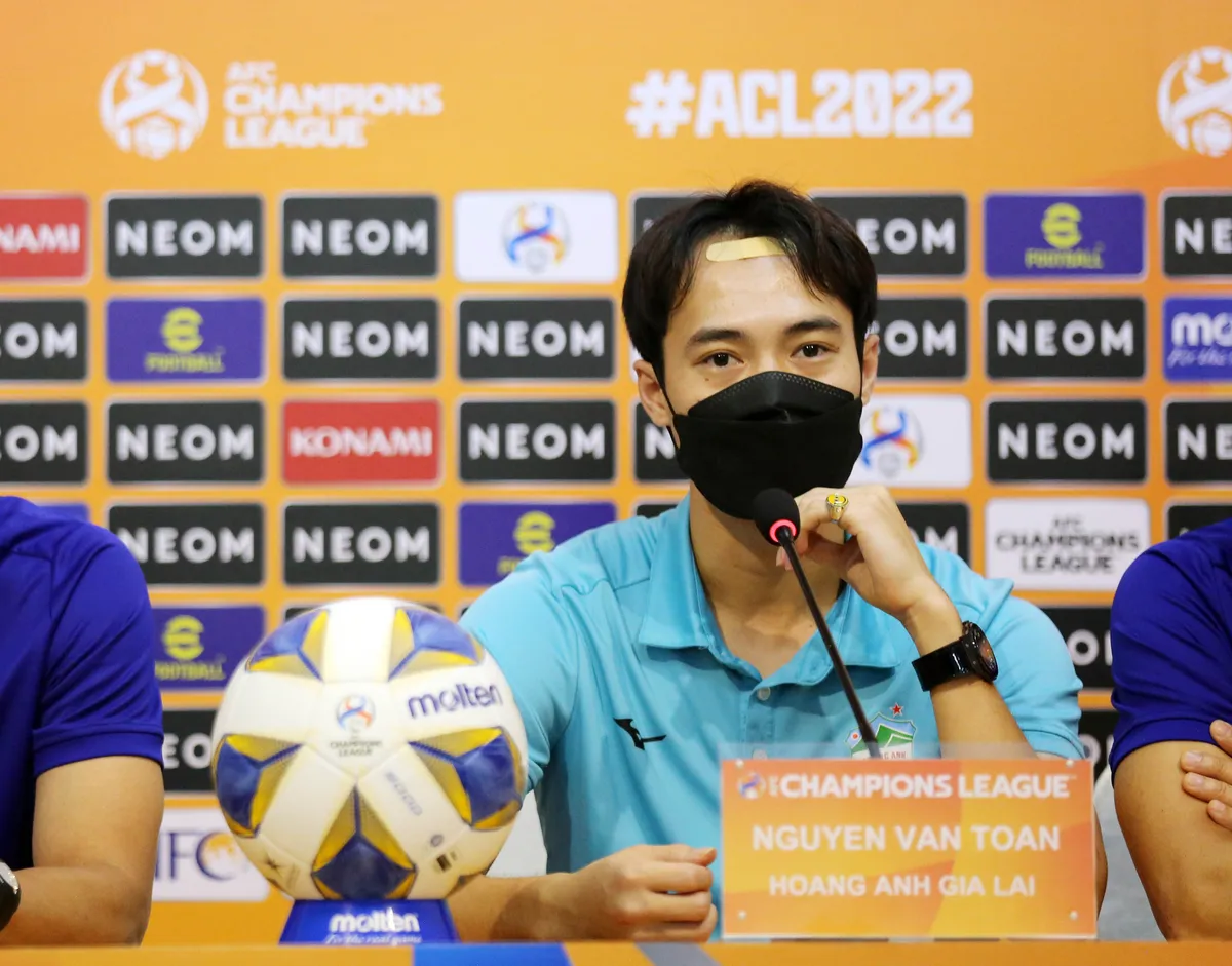 HLV Kiatisuk muốn Hoàng Anh Gia lai giành 3 điểm trước Sydney FC - Ảnh 1. HLV Kiatisuk muốn Hoàng Anh Gia lai giành 3 điểm trước Sydney FC - Ảnh 1.