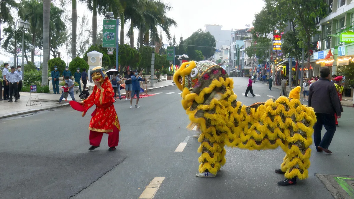 Cần Thơ: Ra mắt phố đi bộ Ninh Kiều - Ảnh 2.