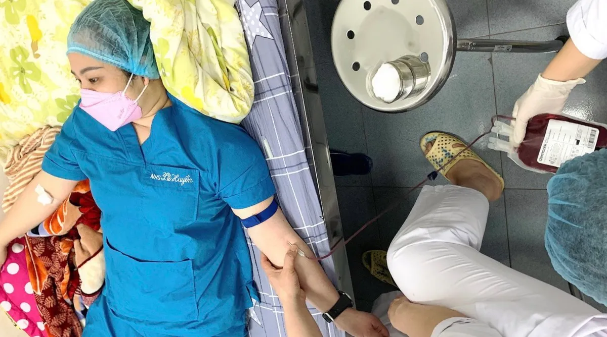 7 giờ phẫu thuật cứu bệnh nhân băng huyết nặng do tự ý phá thai - Ảnh 2.