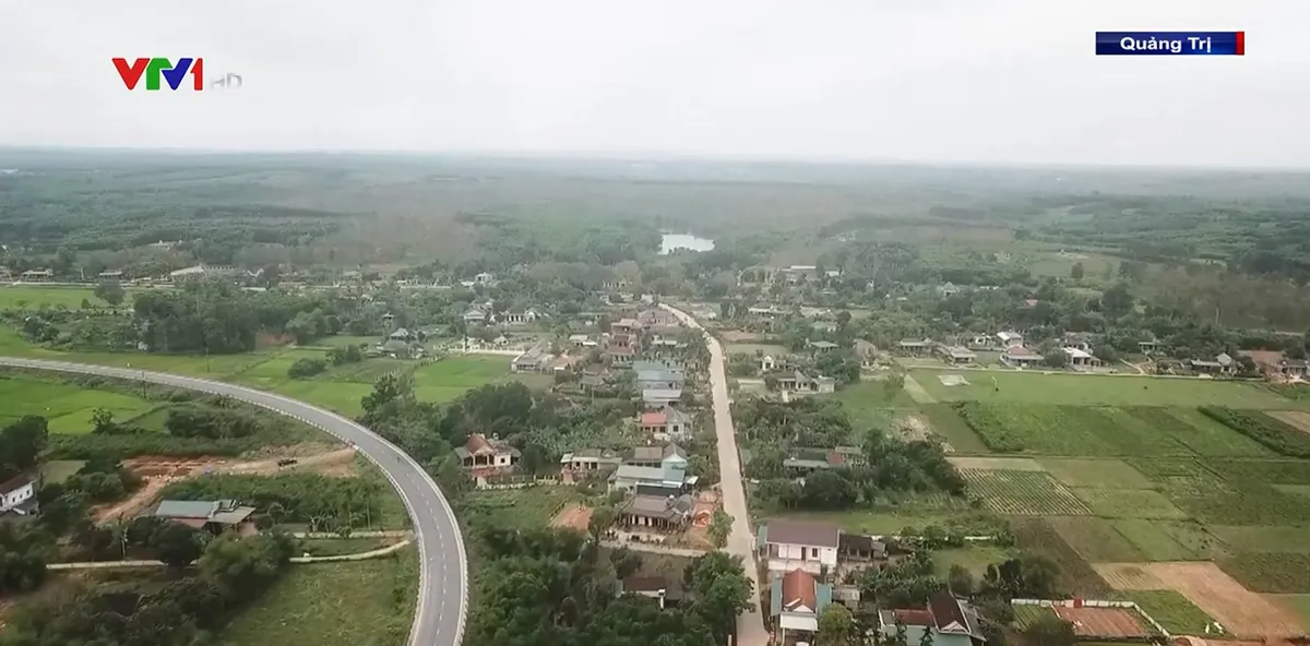 Ngắm màu xanh bao phủ trên vùng đất ô nhiễm bom mìn - Ảnh 1.