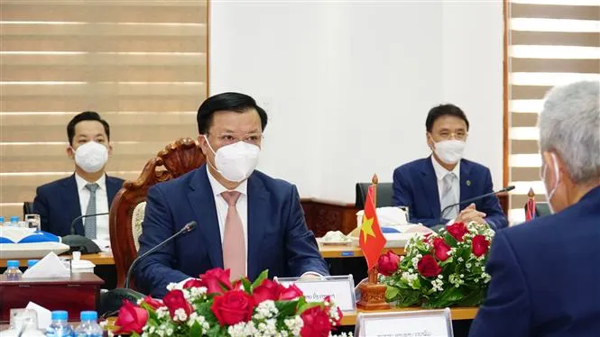 Hà Nội và và Thủ đô Vientiane (Lào) ký kết thỏa thuận hợp tác song phương - Ảnh 1.