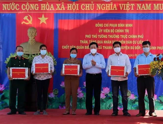 Tích cực hỗ trợ nhân dân khu vực biên giới - Ảnh 3. Tích cực hỗ trợ nhân dân khu vực biên giới - Ảnh 3.