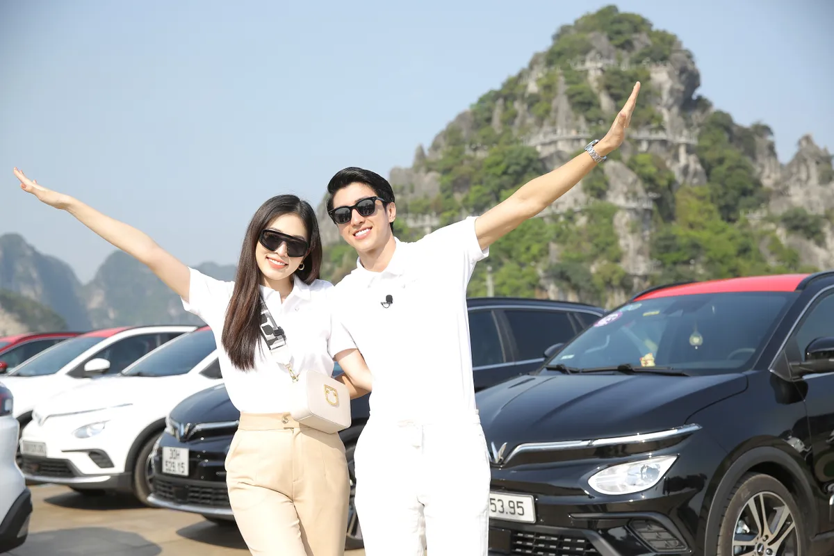 D&agrave;n sao Việt phấn kh&iacute;ch với caravan &ocirc; t&ocirc; điện kỷ lục Việt Nam - Ảnh 5.