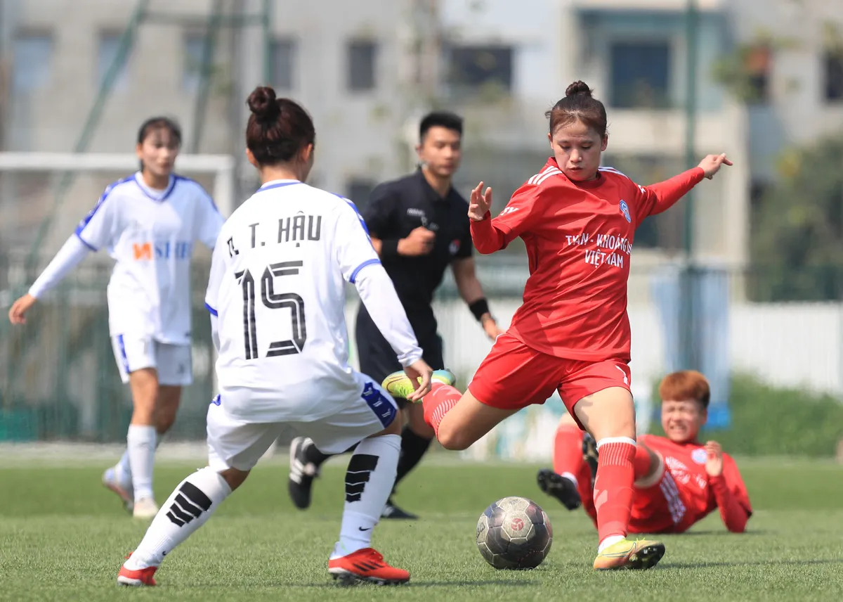 Giải BĐ Nữ VĐ U19 QG 2022 (7/4): Than KSVN trở lại đường đua - Ảnh 1. Giải BĐ Nữ VĐ U19 QG 2022 (7/4): Than KSVN trở lại đường đua - Ảnh 1.