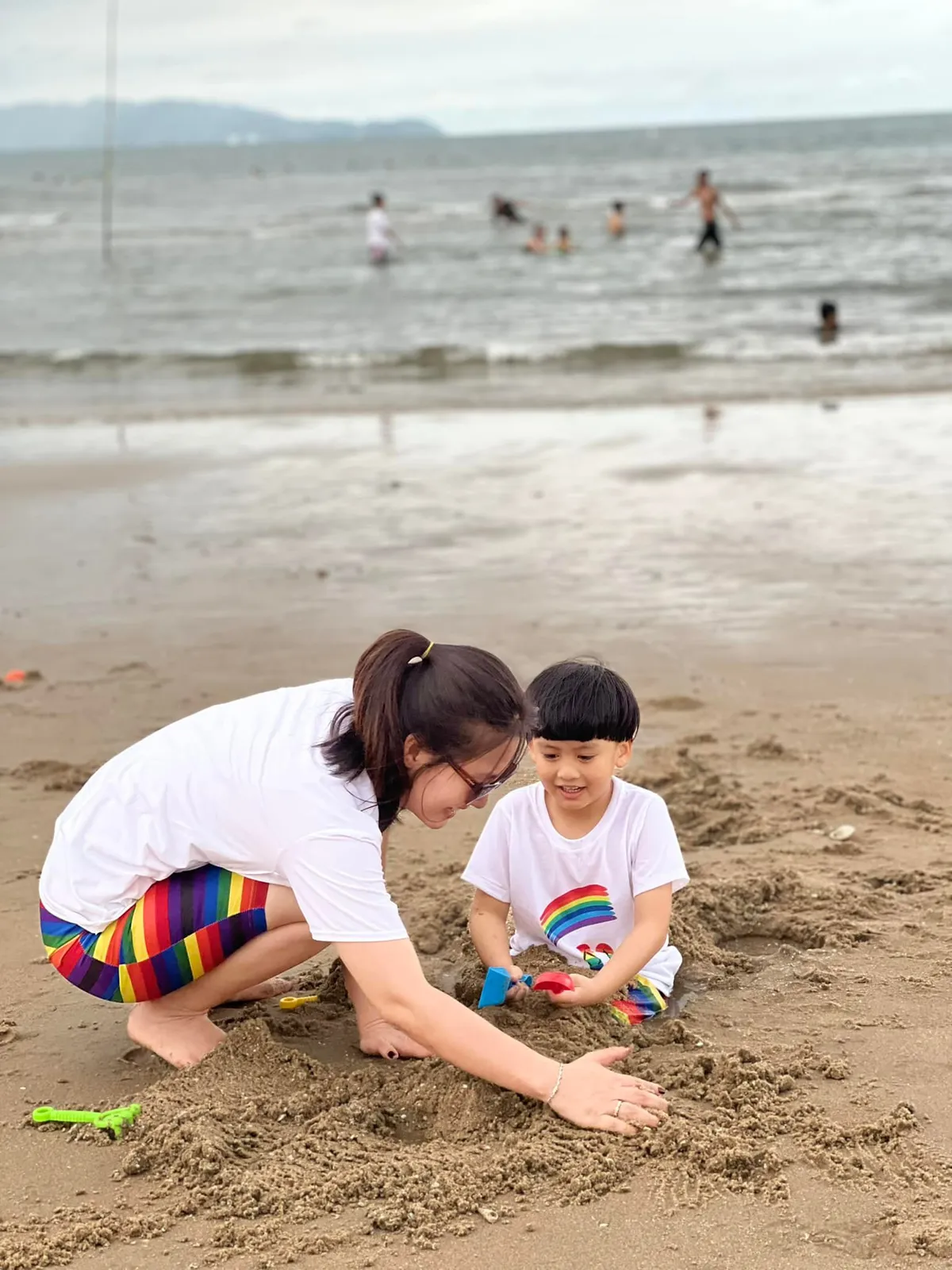 Dàn diễn viên đồng loạt check-in biển: Phương Oanh nóng bỏng, Huyền Lizzie cực dịu dàng - Ảnh 9.