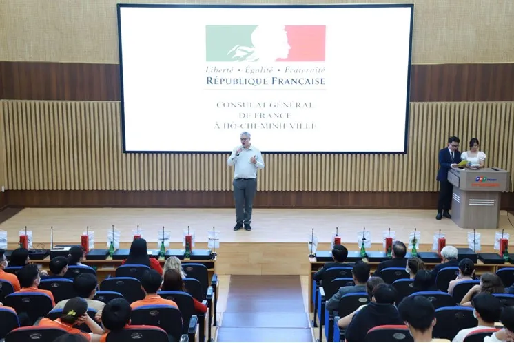 Doanh nghiệp v&agrave; nh&agrave; trường hợp t&aacute;c, mở ra nhiều cơ hội cho sinh vi&ecirc;n - Ảnh 4.