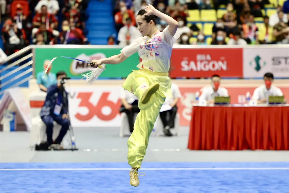 ẢNH | Dương Thúy Vi giành HCV kiếm thuật trong ngày thi đấu đầu tiên SEA Games 31 - Ảnh 1. ẢNH | Dương Thúy Vi giành HCV kiếm thuật trong ngày thi đấu đầu tiên SEA Games 31 - Ảnh 1.