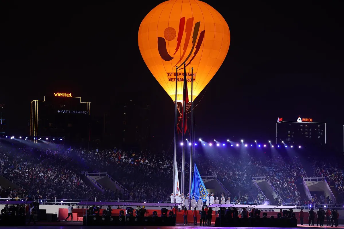 Truyền thông quốc tế ấn tượng với Lễ khai mạc SEA Games 31 - Ảnh 6.