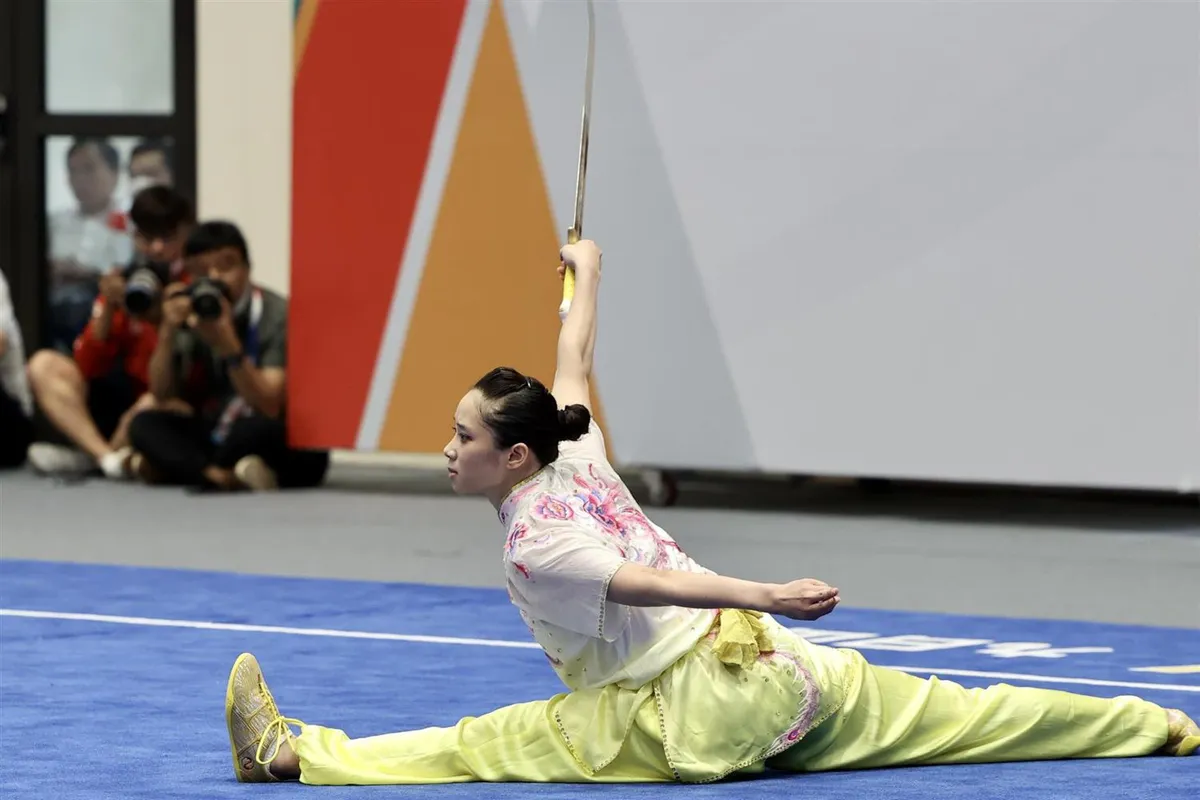 ẢNH | Dương Thúy Vi giành HCV kiếm thuật trong ngày thi đấu đầu tiên SEA Games 31 - Ảnh 4. ẢNH | Dương Thúy Vi giành HCV kiếm thuật trong ngày thi đấu đầu tiên SEA Games 31 - Ảnh 4.