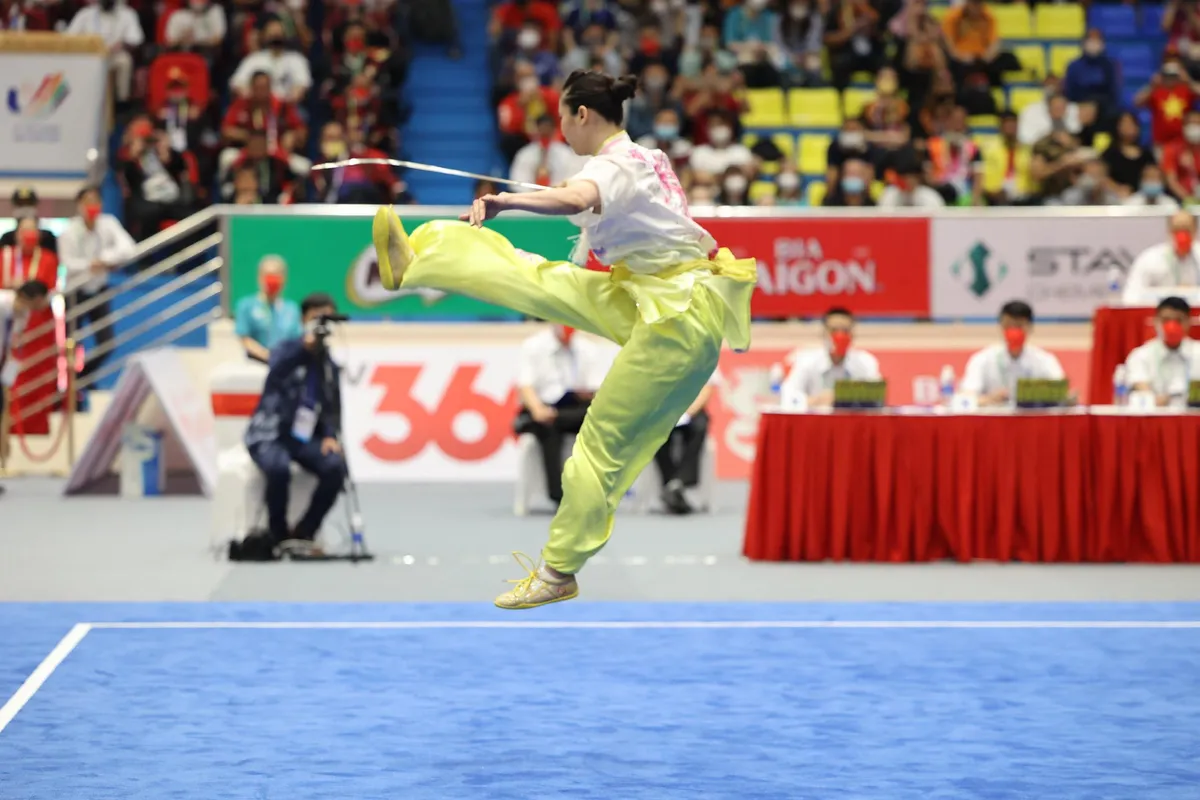 ẢNH | Dương Thúy Vi giành HCV kiếm thuật trong ngày thi đấu đầu tiên SEA Games 31 - Ảnh 7. ẢNH | Dương Thúy Vi giành HCV kiếm thuật trong ngày thi đấu đầu tiên SEA Games 31 - Ảnh 7.