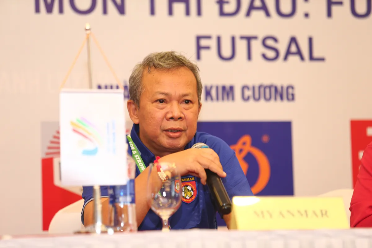 HLV Trương Quốc Tuấn: Đội tuyển Futsal Nữ Việt Nam hướng tới mục tiêu Huy chương Vàng SEA Games 31 - Ảnh 3. HLV Trương Quốc Tuấn: Đội tuyển Futsal Nữ Việt Nam hướng tới mục tiêu Huy chương Vàng SEA Games 31 - Ảnh 3.