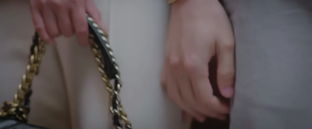 Thương ng&agrave;y nắng về 2 - Tập 19: Duy l&eacute;n l&uacute;t cầm tay Trang ở c&ocirc;ng ty - Ảnh 3.