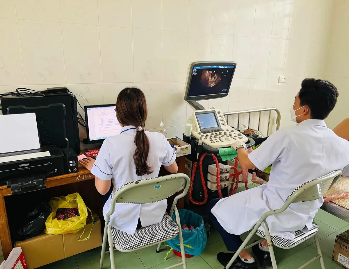 Nghệ An: Tư vấn, khám sức khỏe sinh sản cho phụ nữ trong độ tuổi sinh đẻ ở huyện vùng cao Kỳ Sơn - Ảnh 3. Nghệ An: Tư vấn, khám sức khỏe sinh sản cho phụ nữ trong độ tuổi sinh đẻ ở huyện vùng cao Kỳ Sơn - Ảnh 3.