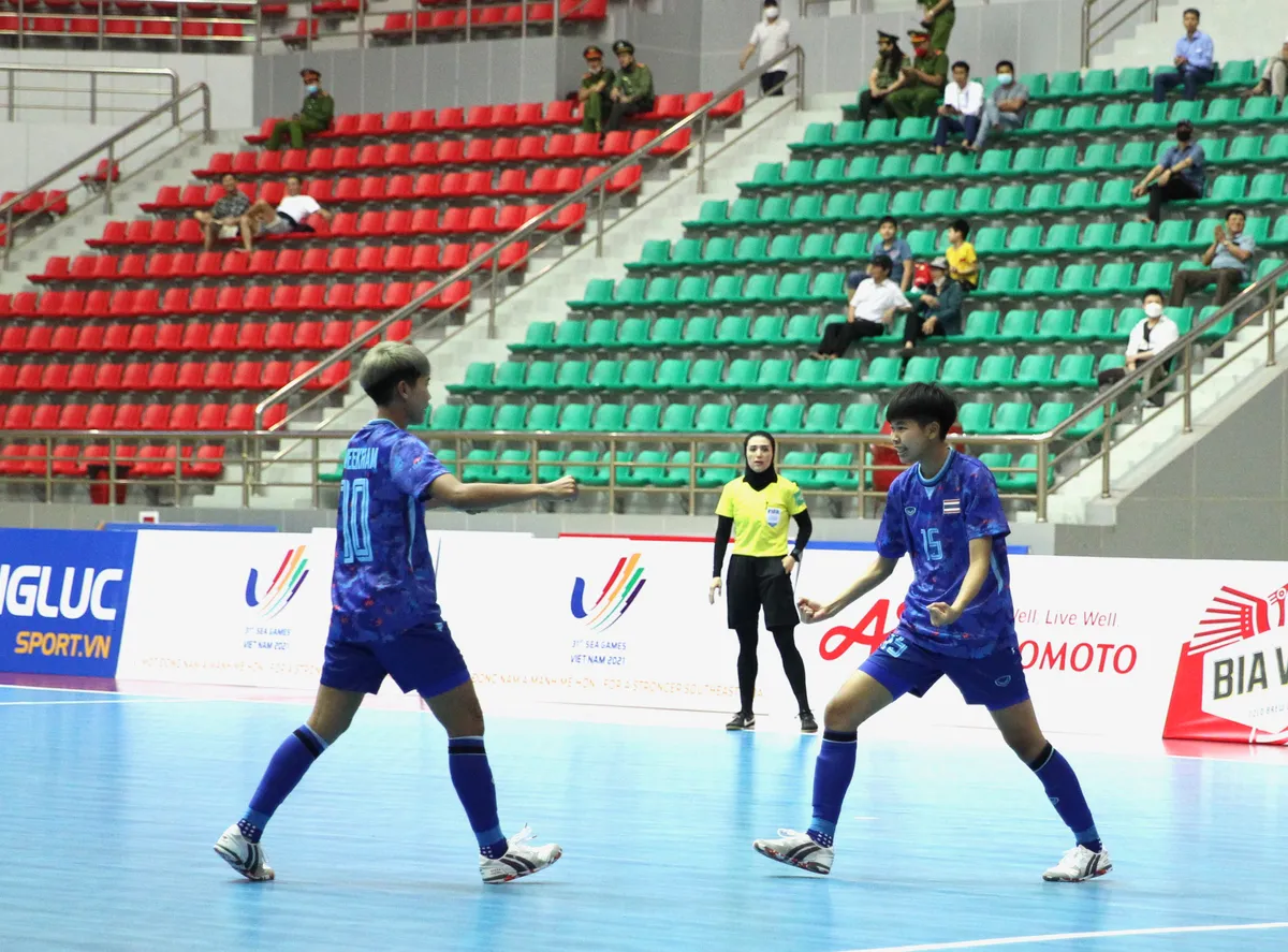 ĐT futsal nữ Thái Lan giành chiến thắng thứ 2 tại SEA Games 31 - Ảnh 1. ĐT futsal nữ Thái Lan giành chiến thắng thứ 2 tại SEA Games 31 - Ảnh 1.