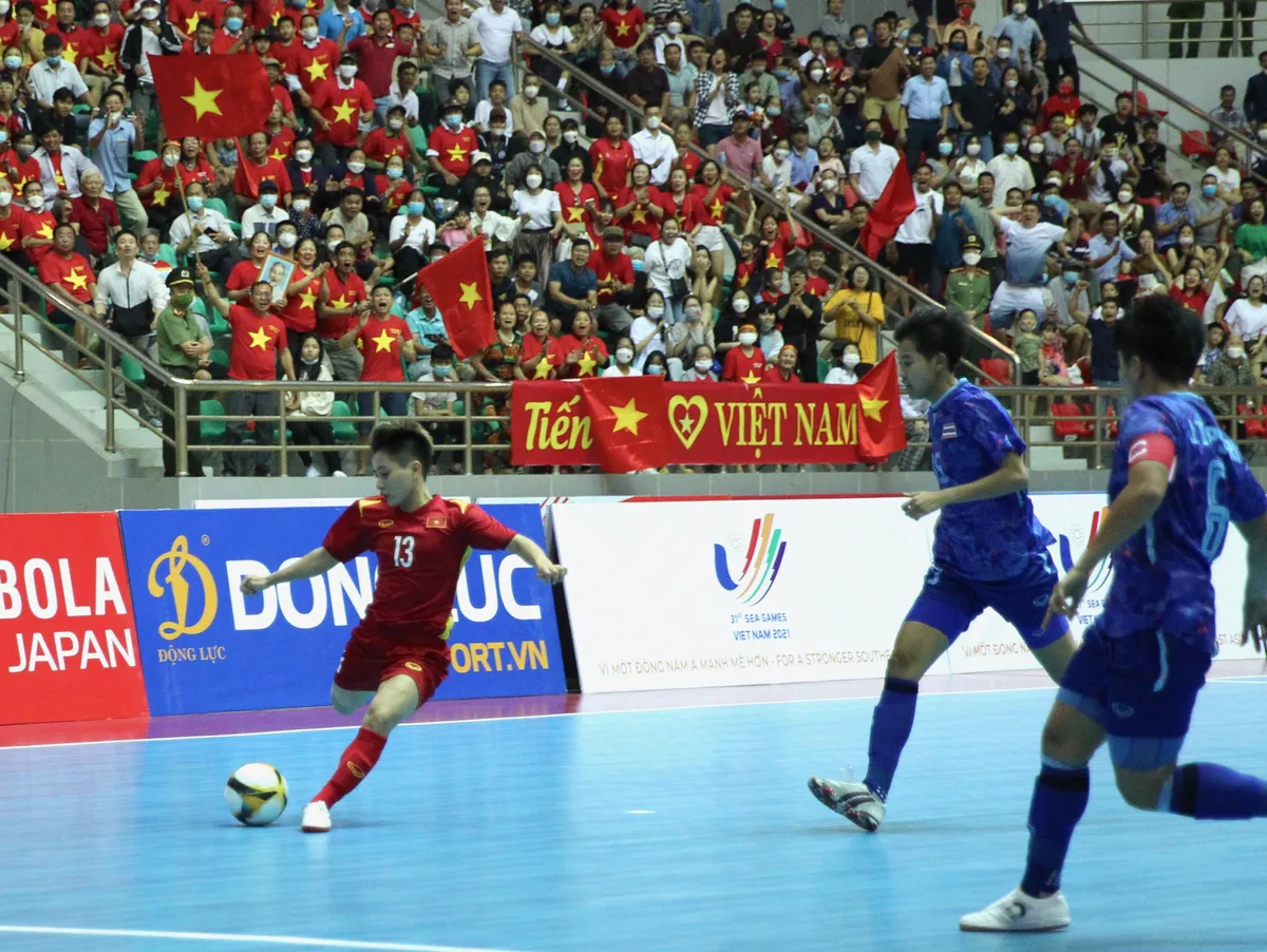 Thua đáng tiếc Thái Lan, đội tuyển futsal nữ Việt Nam giành huy chương Bạc - Ảnh 1. Thua đáng tiếc Thái Lan, đội tuyển futsal nữ Việt Nam giành huy chương Bạc - Ảnh 1.