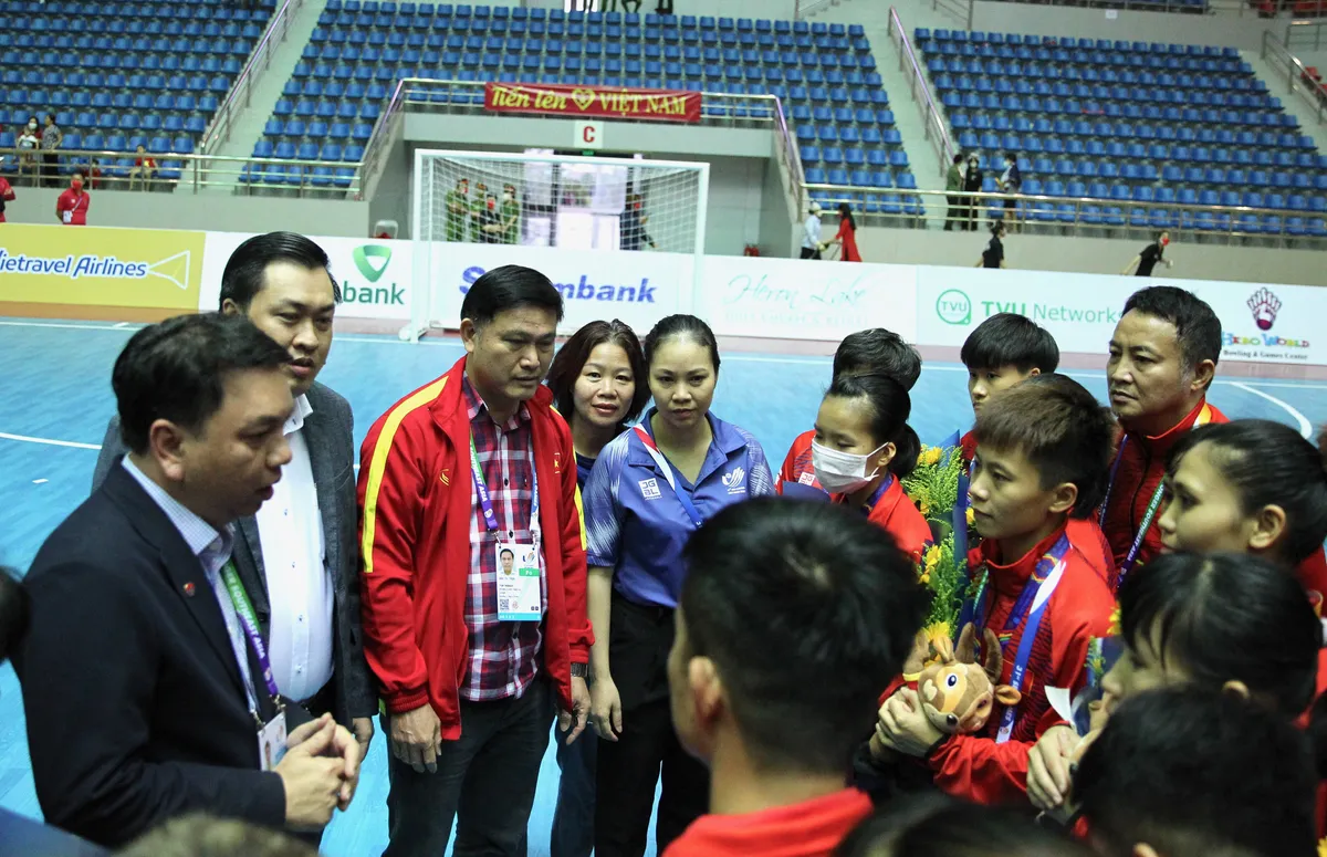 Thua đáng tiếc Thái Lan, đội tuyển futsal nữ Việt Nam giành huy chương Bạc - Ảnh 11. Thua đáng tiếc Thái Lan, đội tuyển futsal nữ Việt Nam giành huy chương Bạc - Ảnh 11.