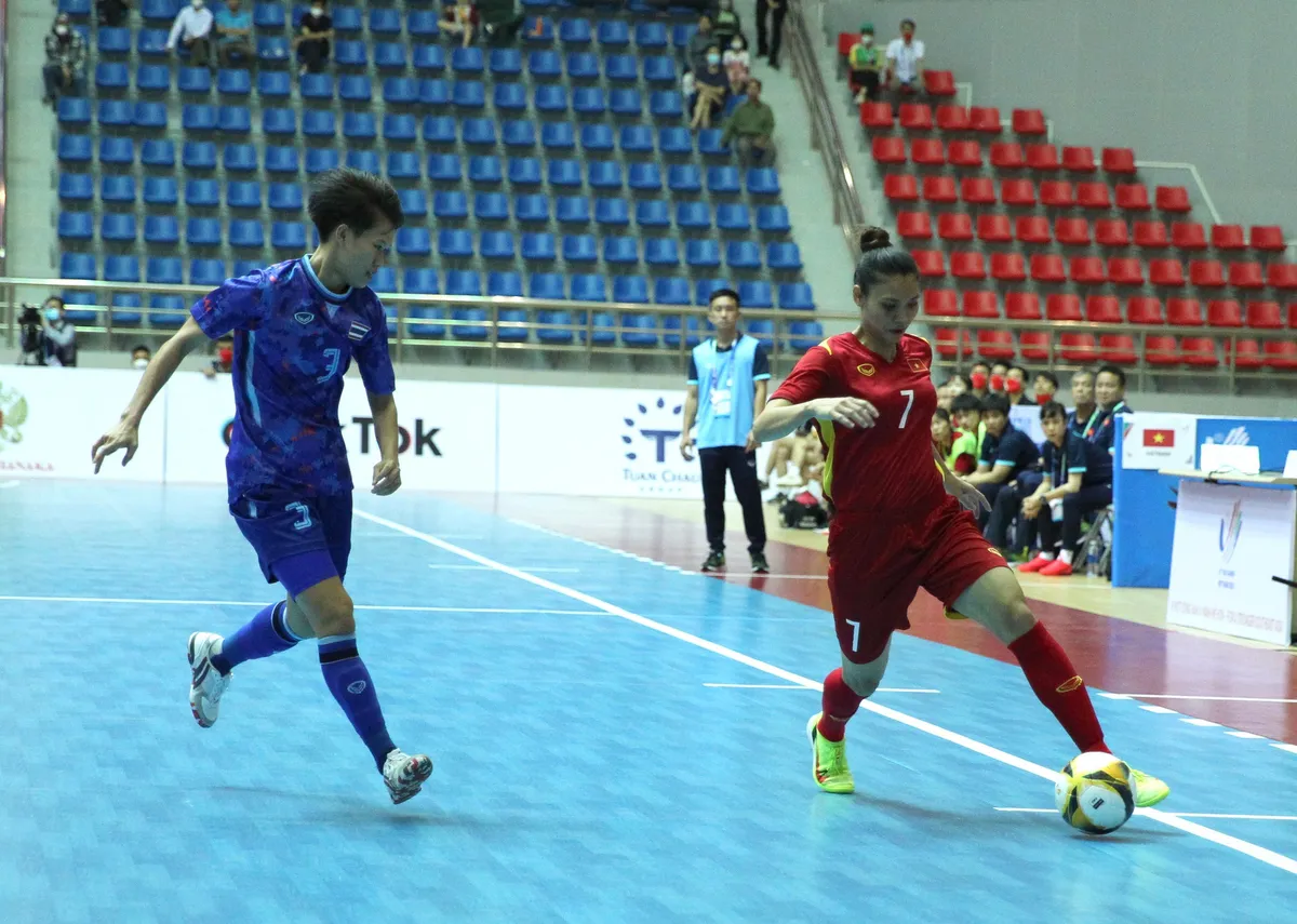 Thua đáng tiếc Thái Lan, đội tuyển futsal nữ Việt Nam giành huy chương Bạc - Ảnh 3. Thua đáng tiếc Thái Lan, đội tuyển futsal nữ Việt Nam giành huy chương Bạc - Ảnh 3.