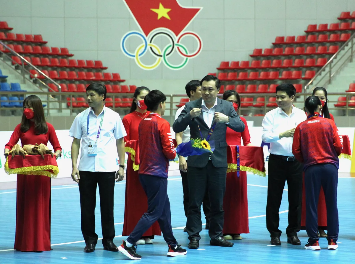 Thua đáng tiếc Thái Lan, đội tuyển futsal nữ Việt Nam giành huy chương Bạc - Ảnh 5. Thua đáng tiếc Thái Lan, đội tuyển futsal nữ Việt Nam giành huy chương Bạc - Ảnh 5.