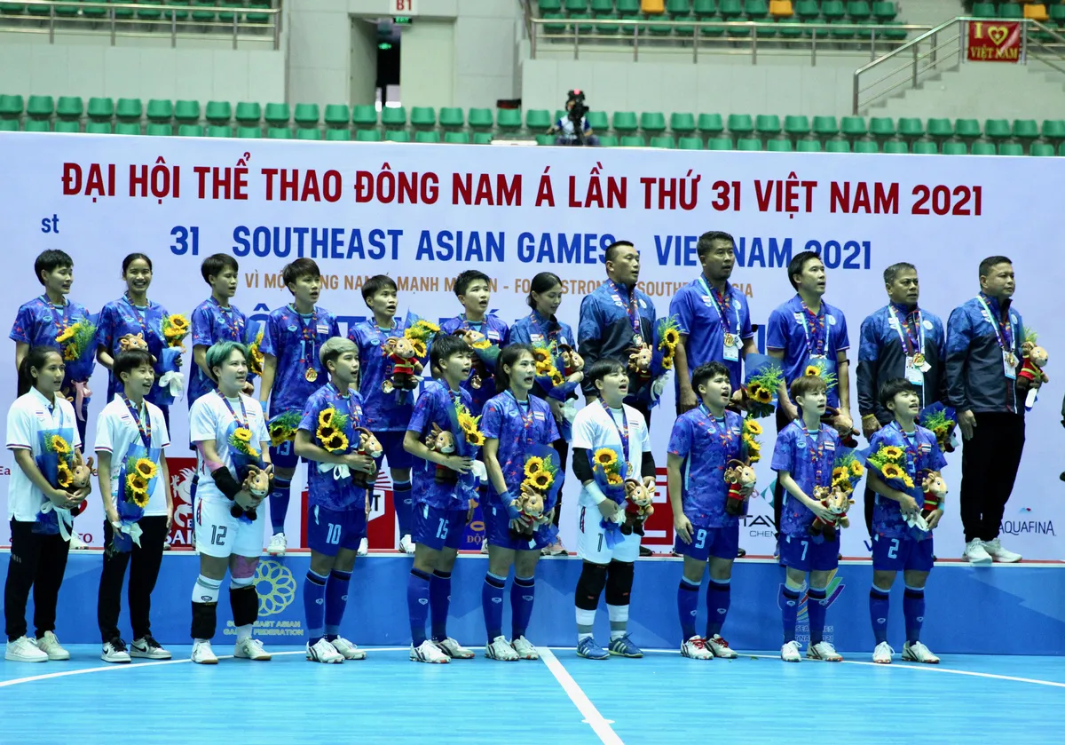 Thua đáng tiếc Thái Lan, đội tuyển futsal nữ Việt Nam giành huy chương Bạc - Ảnh 9. Thua đáng tiếc Thái Lan, đội tuyển futsal nữ Việt Nam giành huy chương Bạc - Ảnh 9.