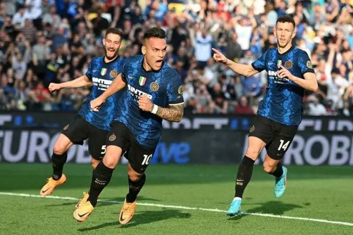 Th&agrave;nh Milan c&ugrave;ng gi&agrave;nh chiến thắng, hấp dẫn cuộc đua v&ocirc; địch Serie A - Ảnh 2.