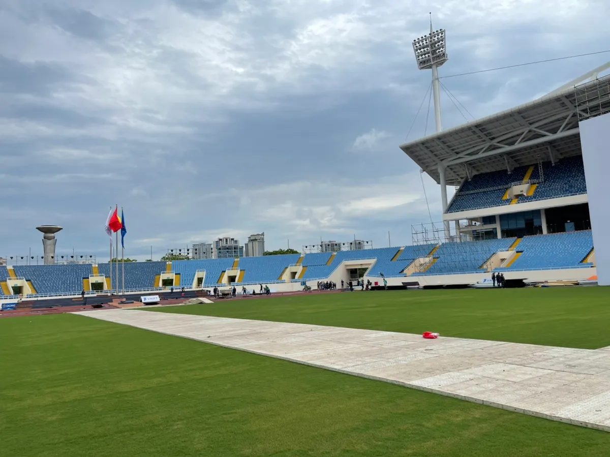 Sân Mỹ Đình chuẩn bị cho lễ khai mạc SEA Games 31 - Ảnh 1. Sân Mỹ Đình chuẩn bị cho lễ khai mạc SEA Games 31 - Ảnh 1.