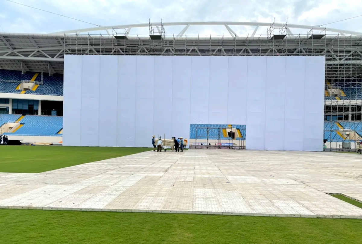 Sân Mỹ Đình chuẩn bị cho lễ khai mạc SEA Games 31 - Ảnh 2. Sân Mỹ Đình chuẩn bị cho lễ khai mạc SEA Games 31 - Ảnh 2.