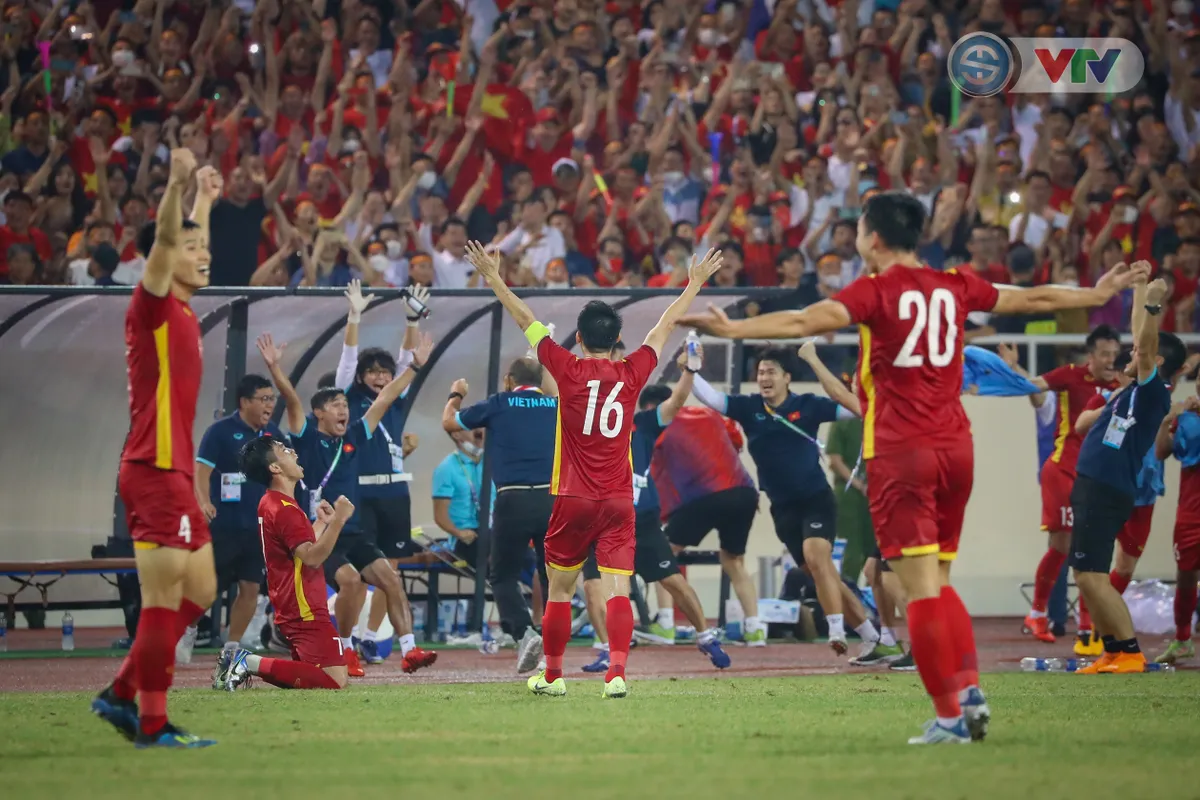 ẢNH | U23 Việt Nam và màn ăn mừng HCV SEA Games đáng nhớ - Ảnh 4. ẢNH | U23 Việt Nam và màn ăn mừng HCV SEA Games đáng nhớ - Ảnh 4.