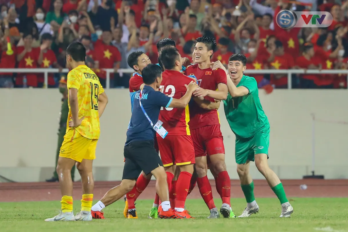 ẢNH | U23 Việt Nam và màn ăn mừng HCV SEA Games đáng nhớ - Ảnh 6. ẢNH | U23 Việt Nam và màn ăn mừng HCV SEA Games đáng nhớ - Ảnh 6.