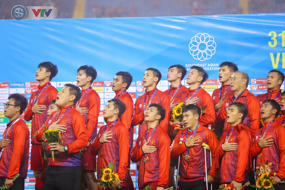 ẢNH | U23 Việt Nam và màn ăn mừng HCV SEA Games đáng nhớ - Ảnh 14. ẢNH | U23 Việt Nam và màn ăn mừng HCV SEA Games đáng nhớ - Ảnh 14.